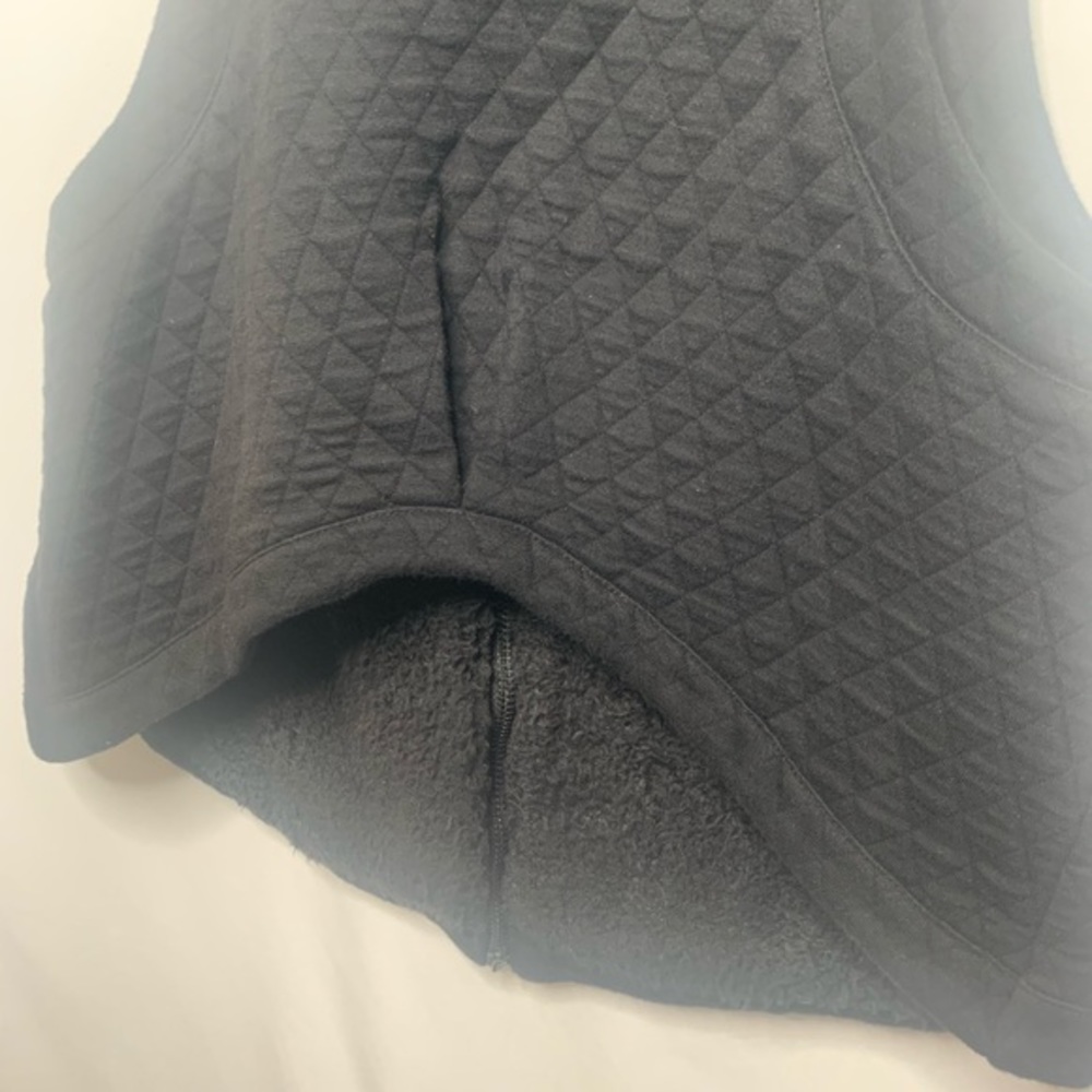 BELLA LUXX- Quilted Black Zip Up Vest - Picture 7 of 7